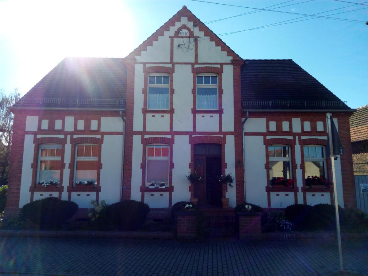Bed and Breakfast Am Lindenplatz Crinitz Экстерьер фото